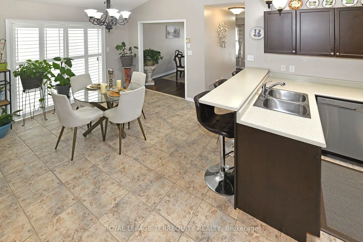 591 Luple Avenue photo 5