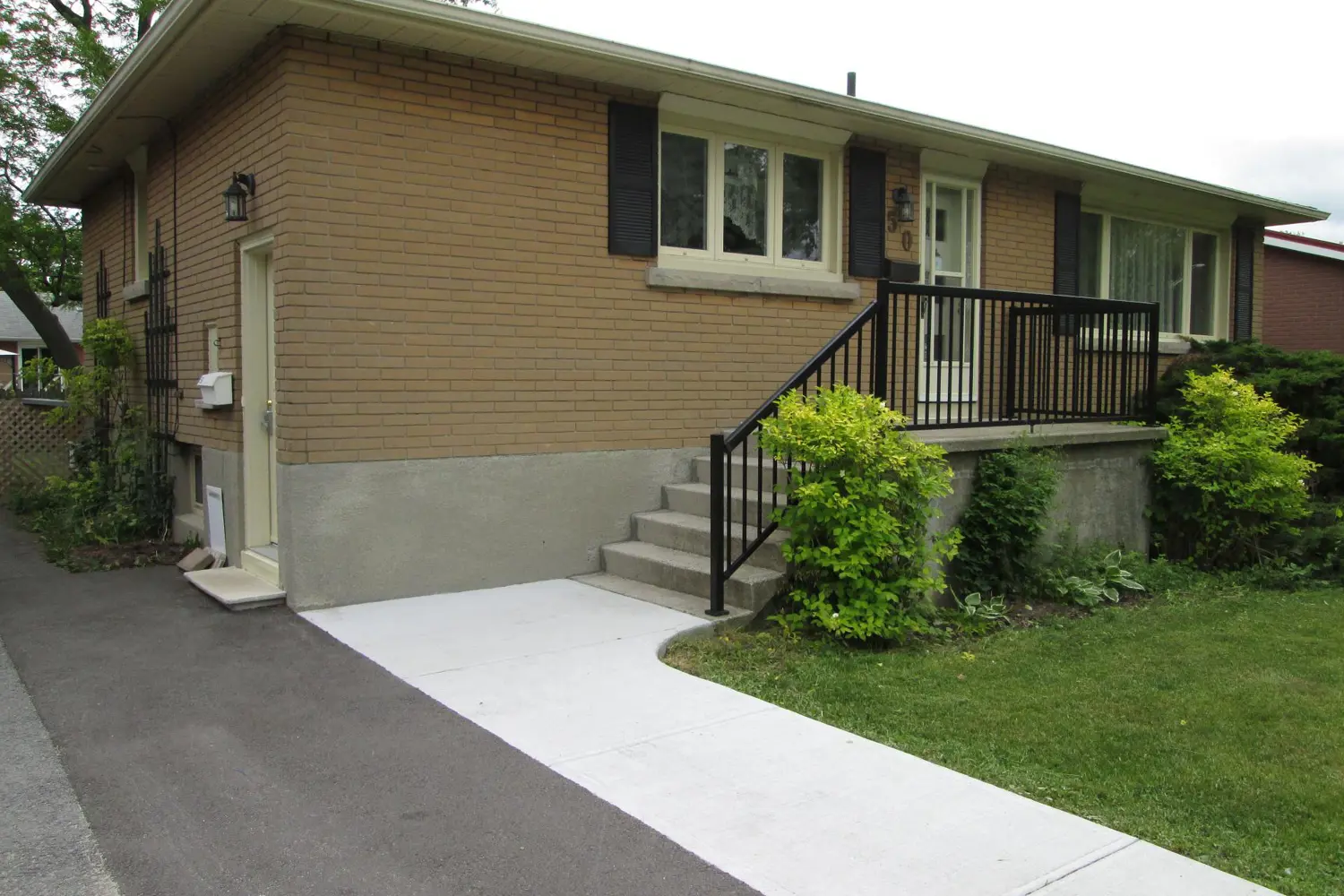 50 Campbell Crescent photo 2