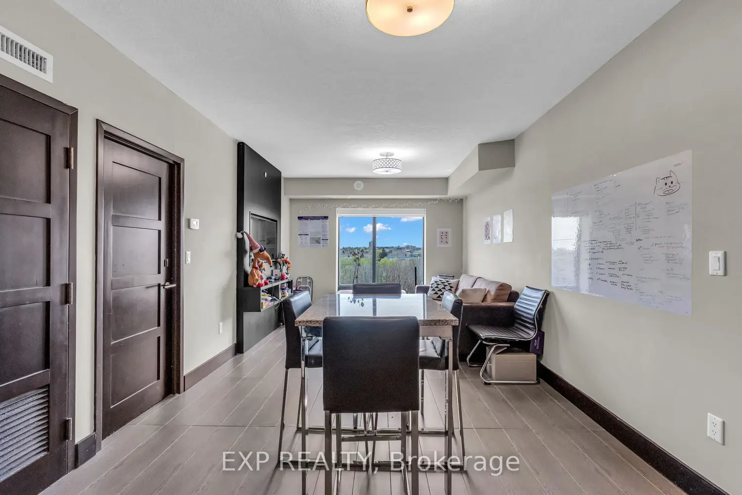 1107 Richmond Street 1107 photo 2