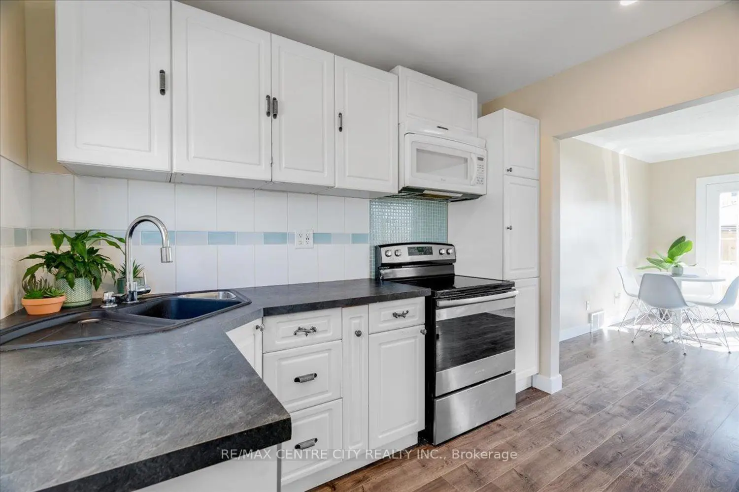359 Albert Street photo 5