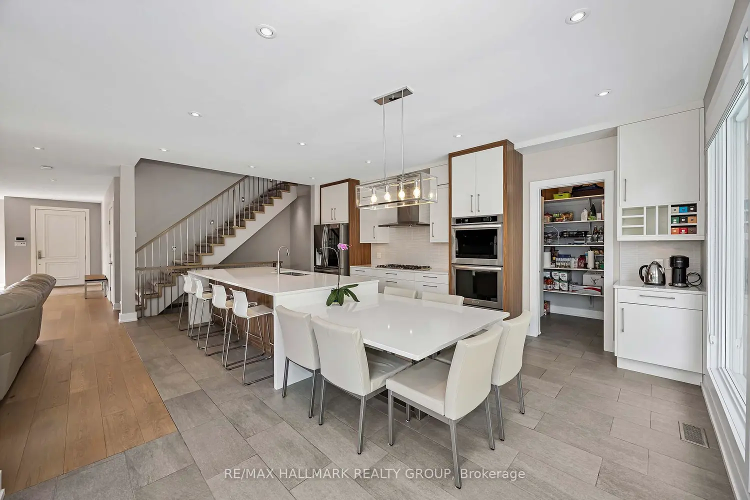 88 Withrow Avenue photo 5