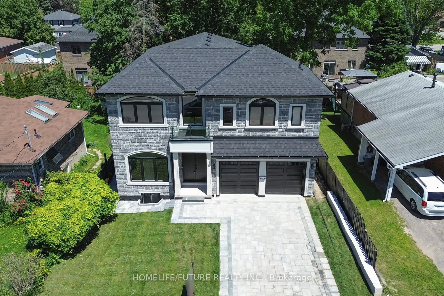 735 Hillcrest Road photo 3