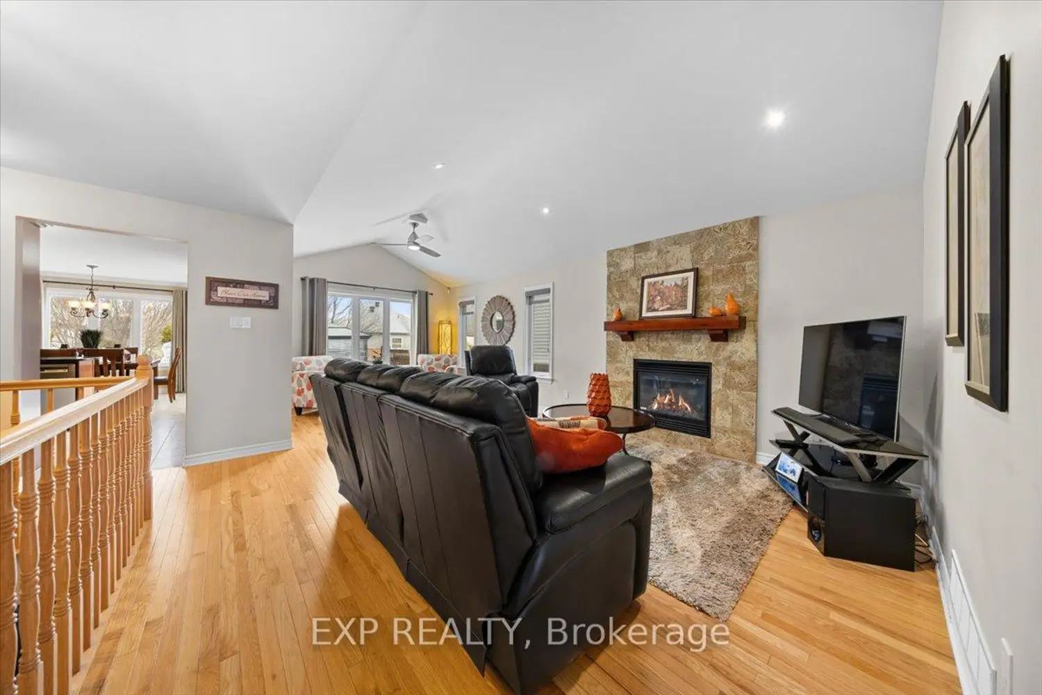 35 Honore Crescent photo 2