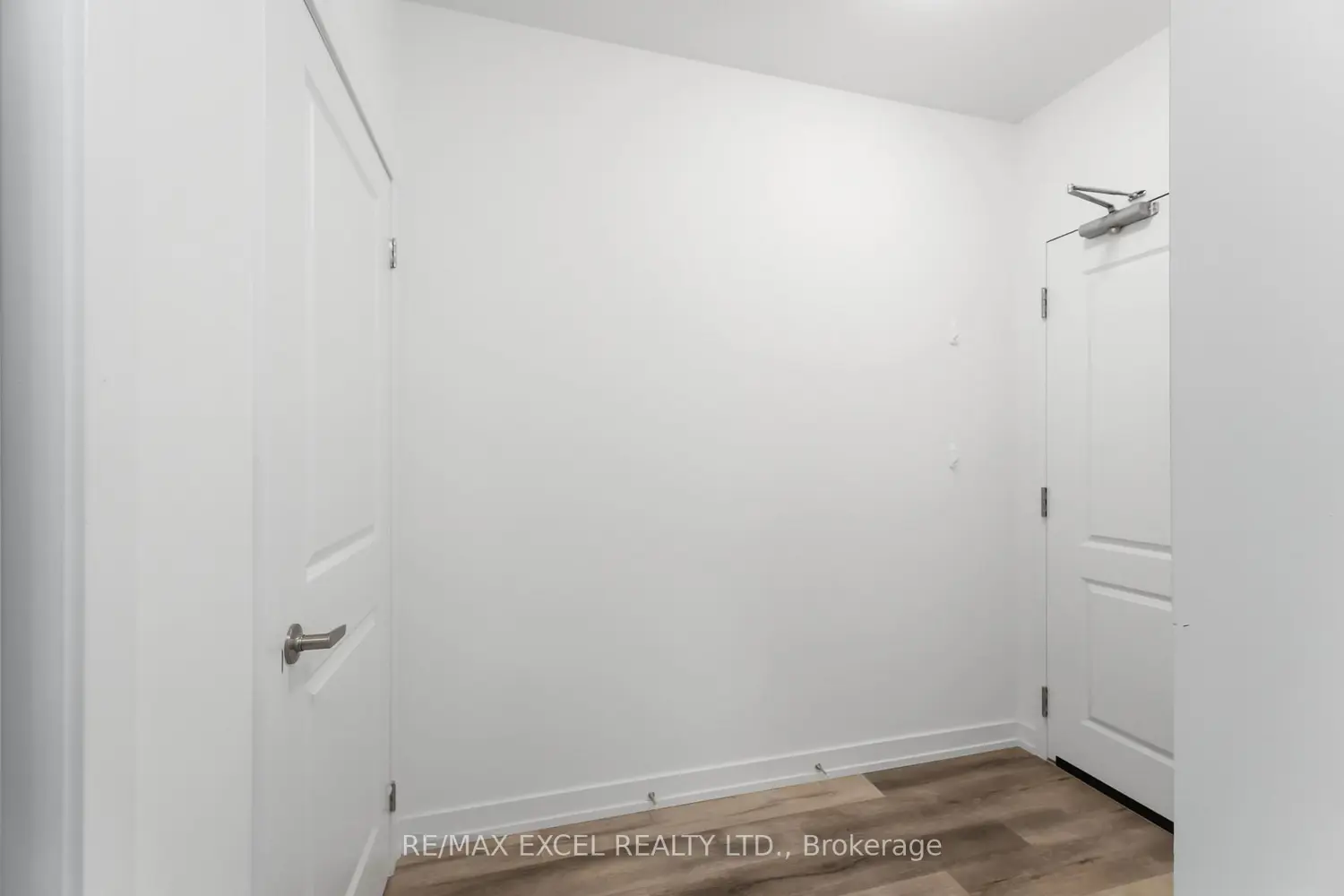 470 Dundas Street 502 photo 5