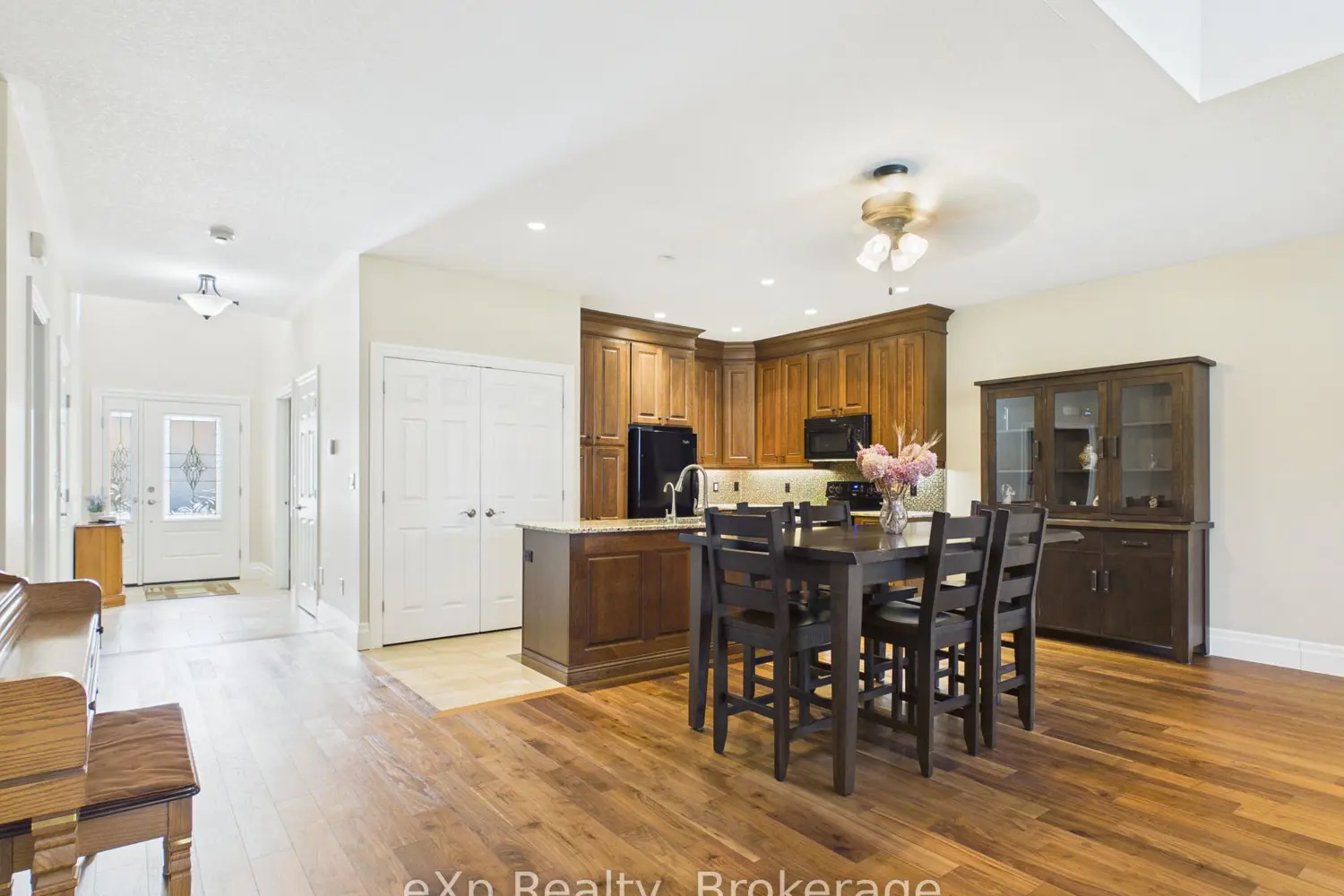 401 Victoria Street 34 photo 4