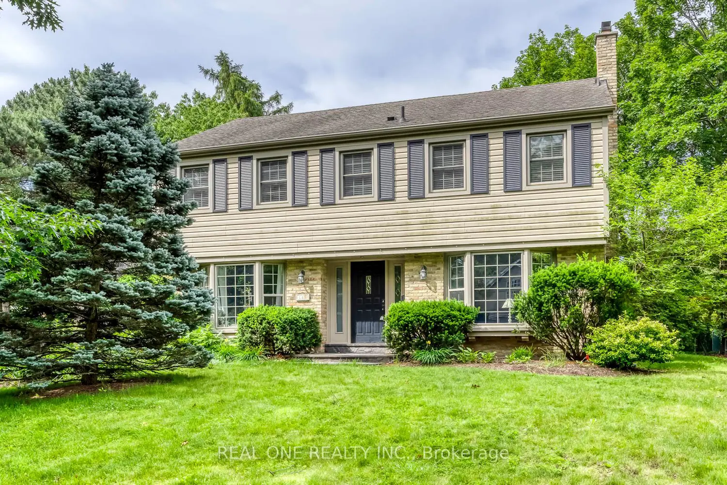 120 Blyth Crescent photo 2