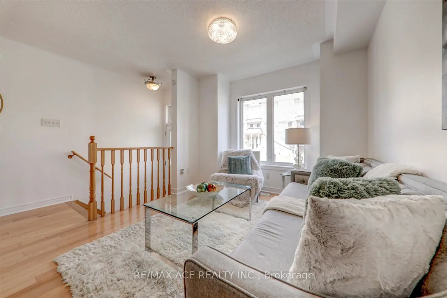 43 Kawneer Terrace photo 4