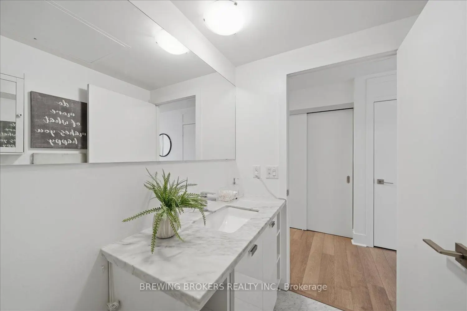 32 Davenport Road 416 photo 5
