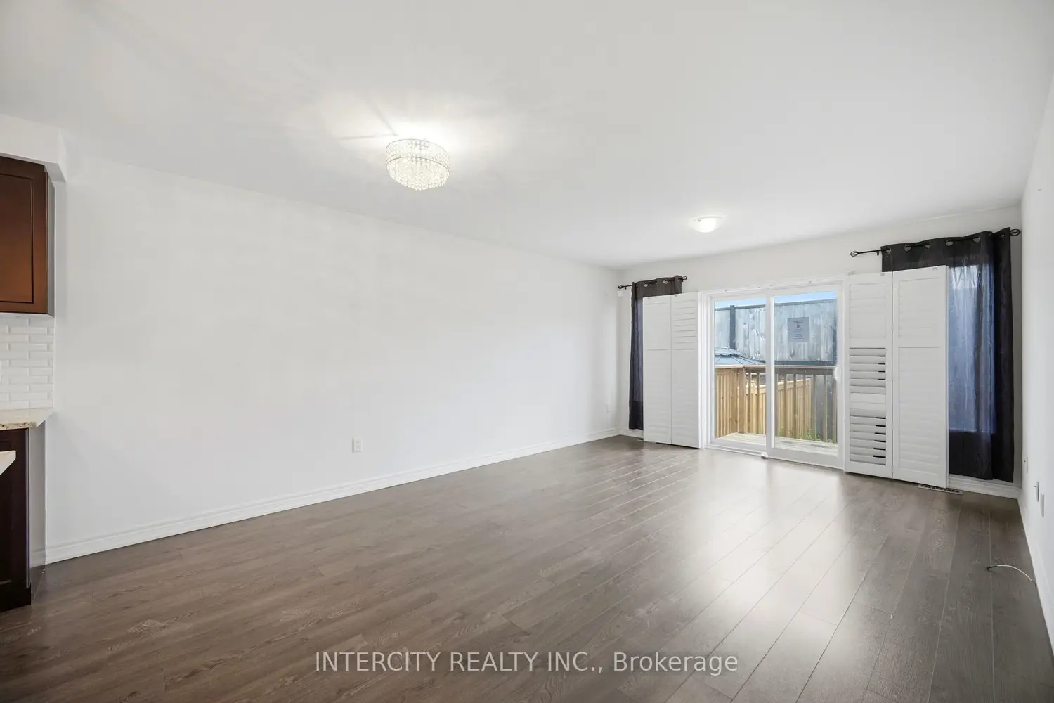 330 Stewart Street photo 5
