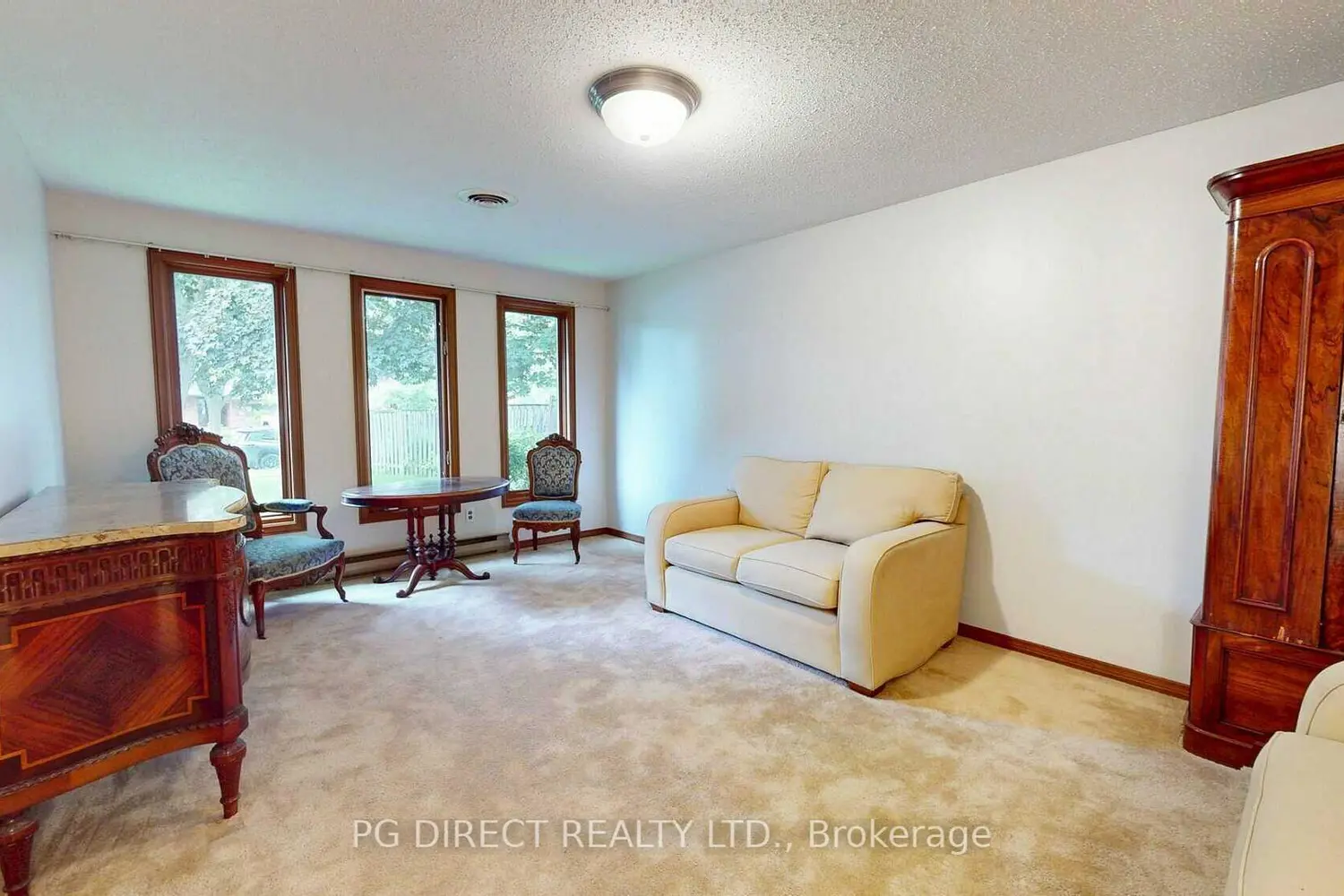 100 Fairmeadow Drive photo 4