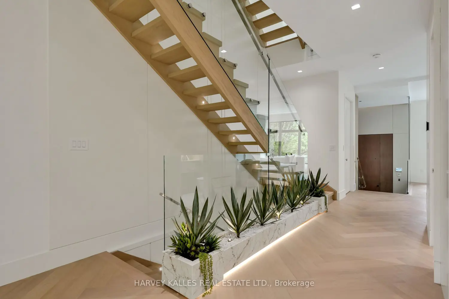 108 Heath Street photo 3
