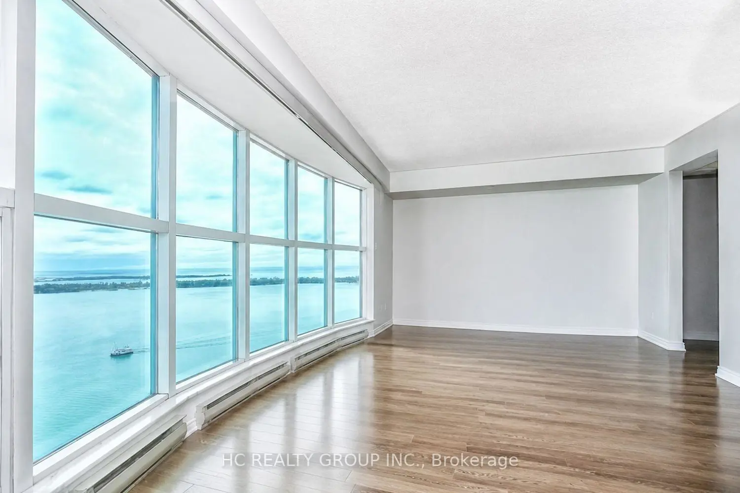 99 Harbour Square 3902