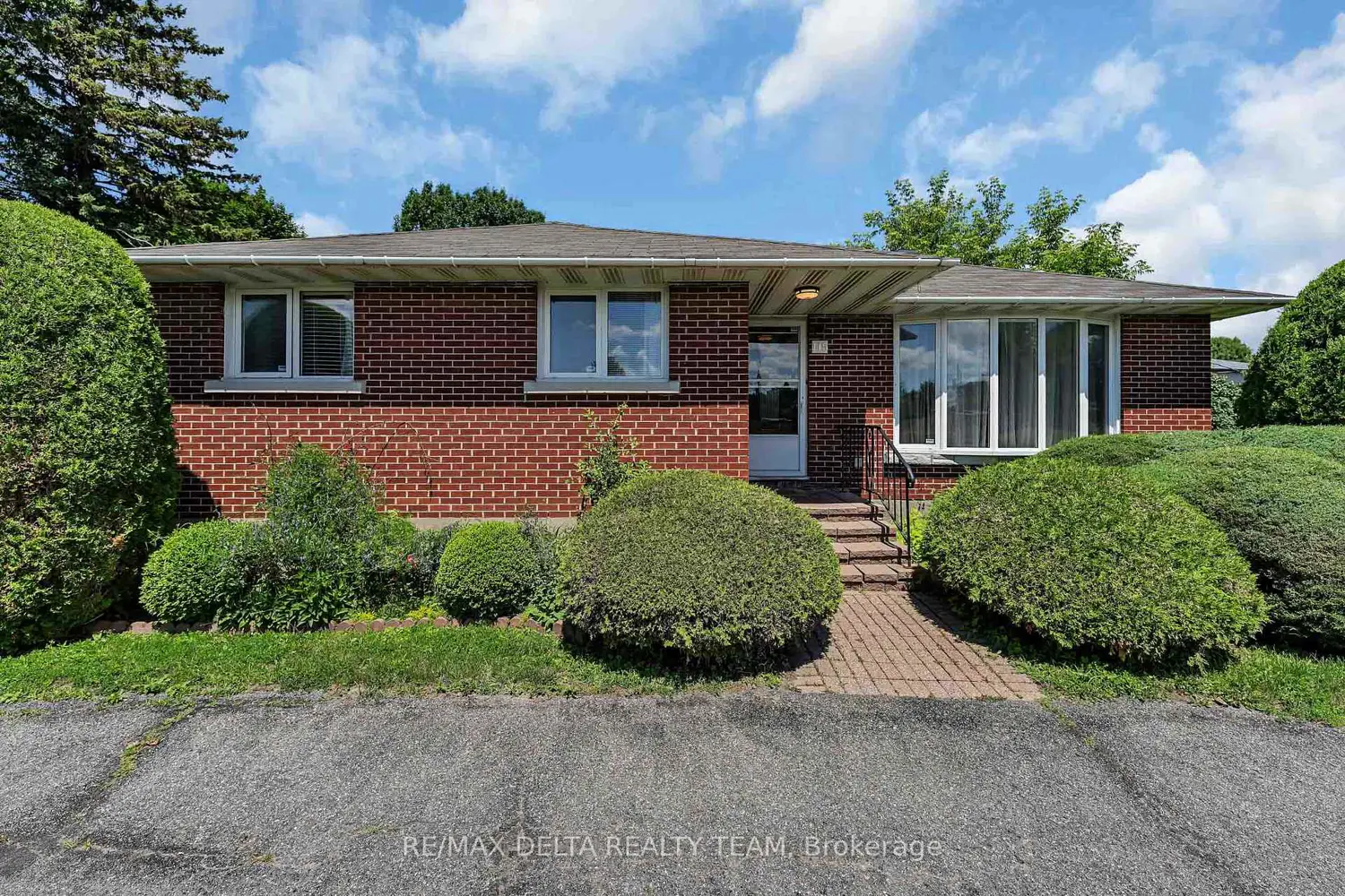 115 Meadowlands Drive photo 3