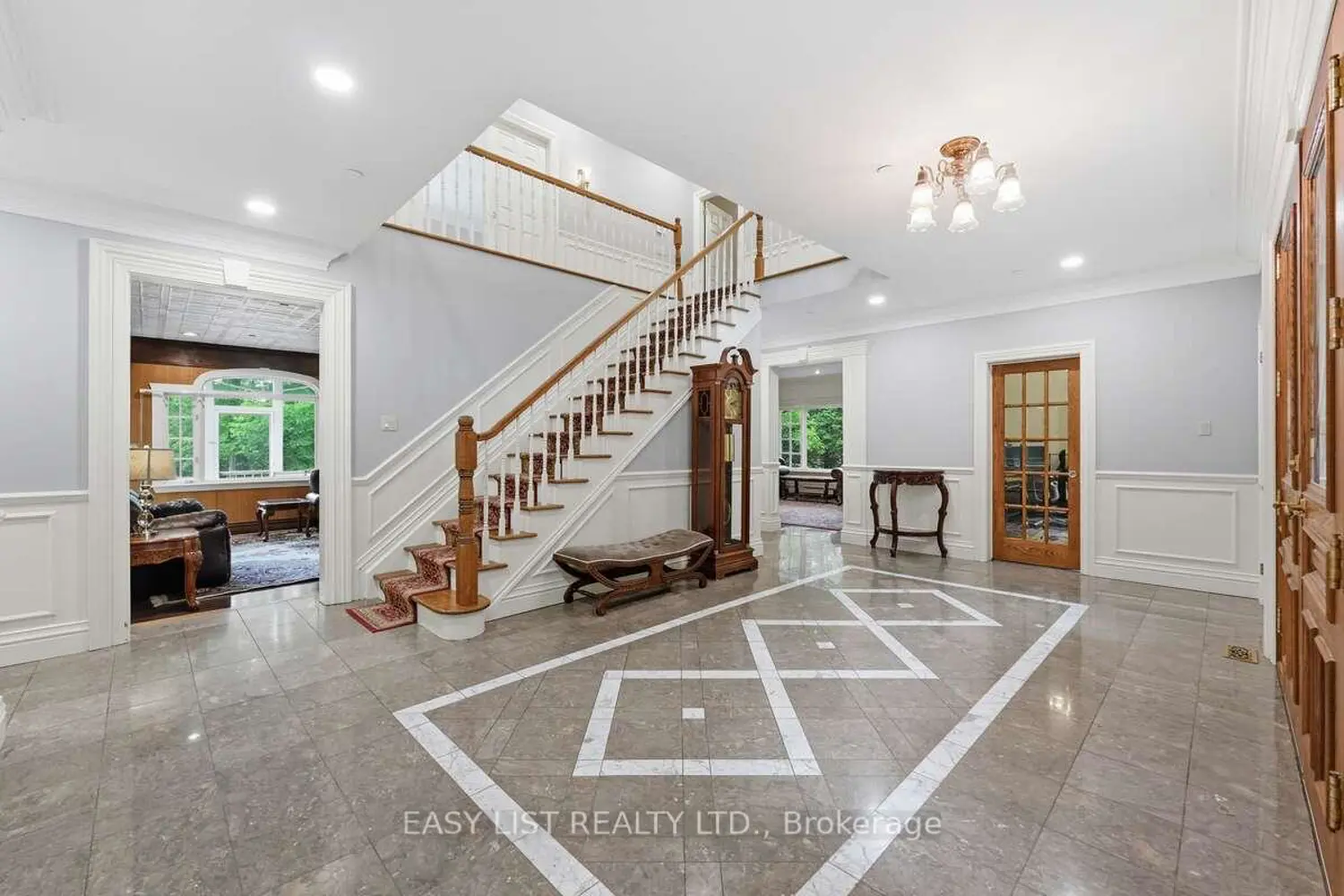 28 Marchbrook Circle photo 4
