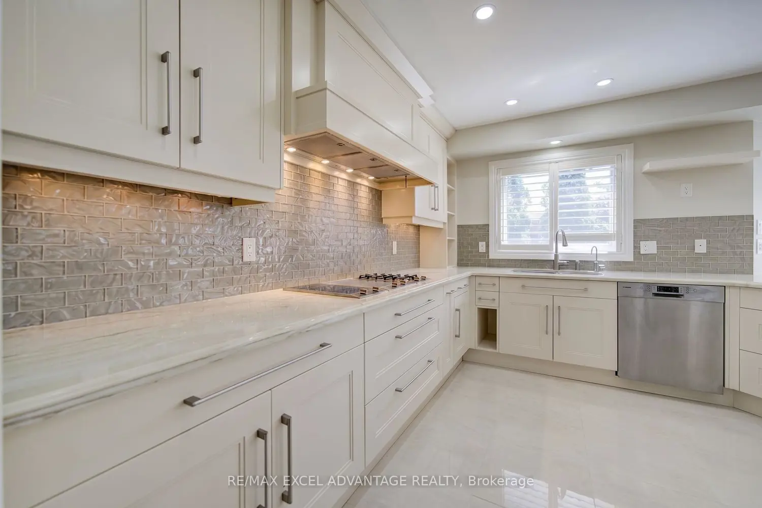 5470 Middleport Crescent photo 3