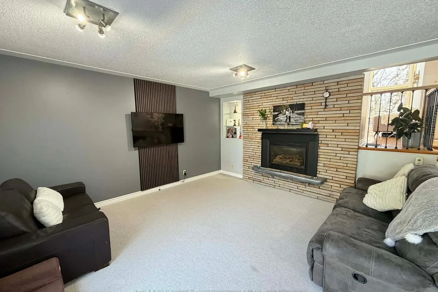 320 Summit Drive photo 4