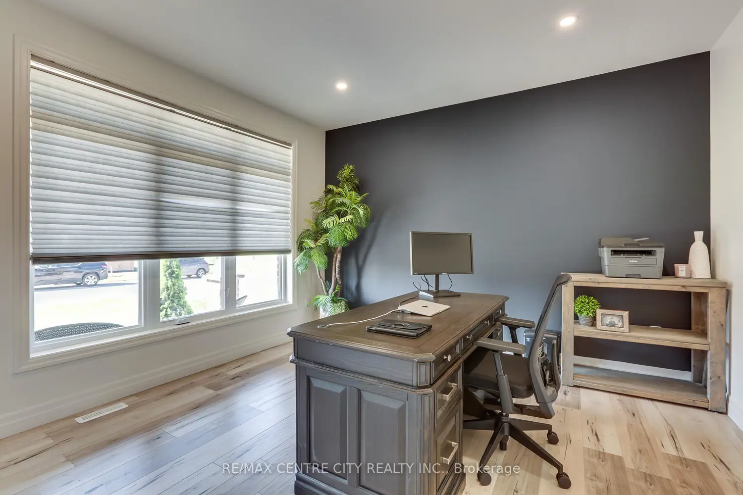 108 Stuart Avenue photo 2