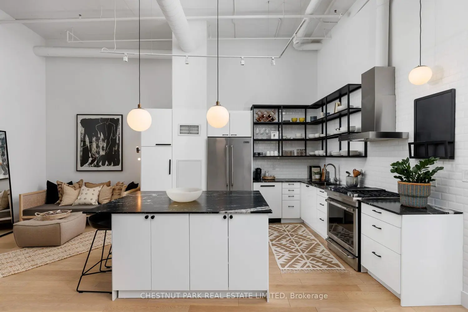 90 Sumach Street 313 photo 4