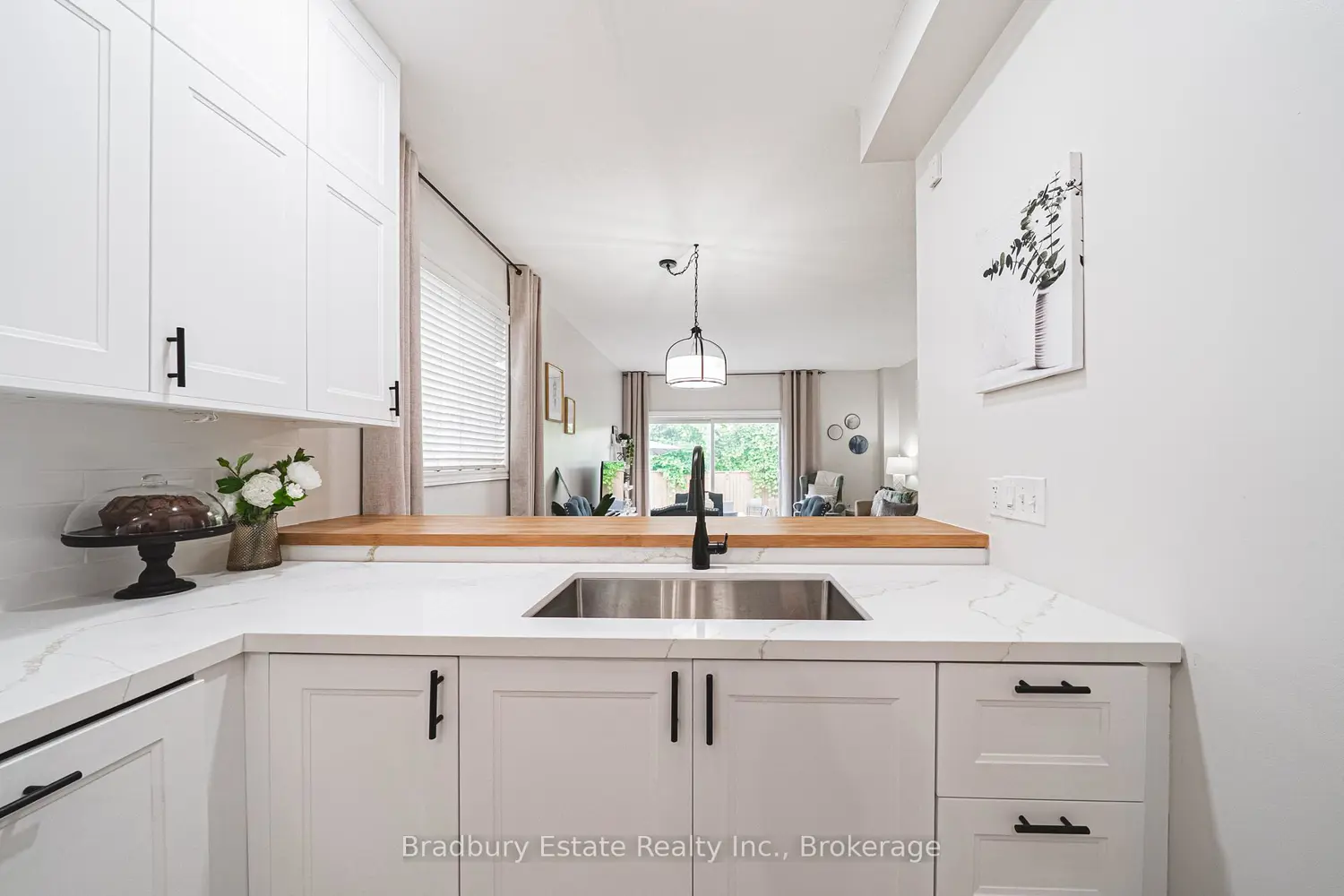 1401 Treeland Street photo 2