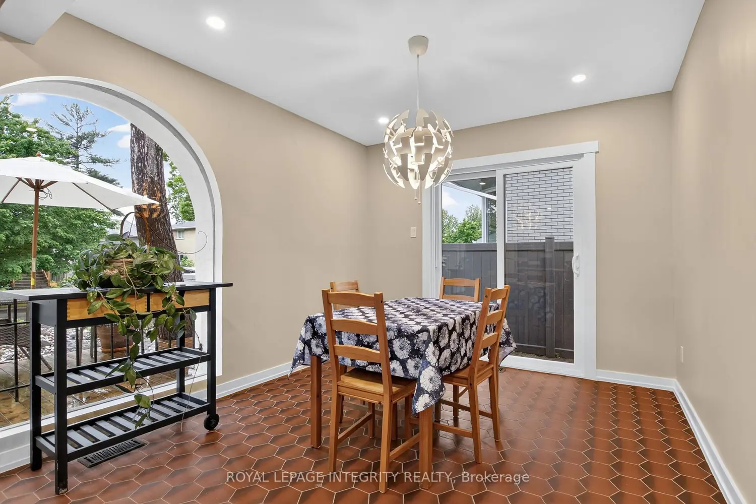 954 Watson Street photo 4