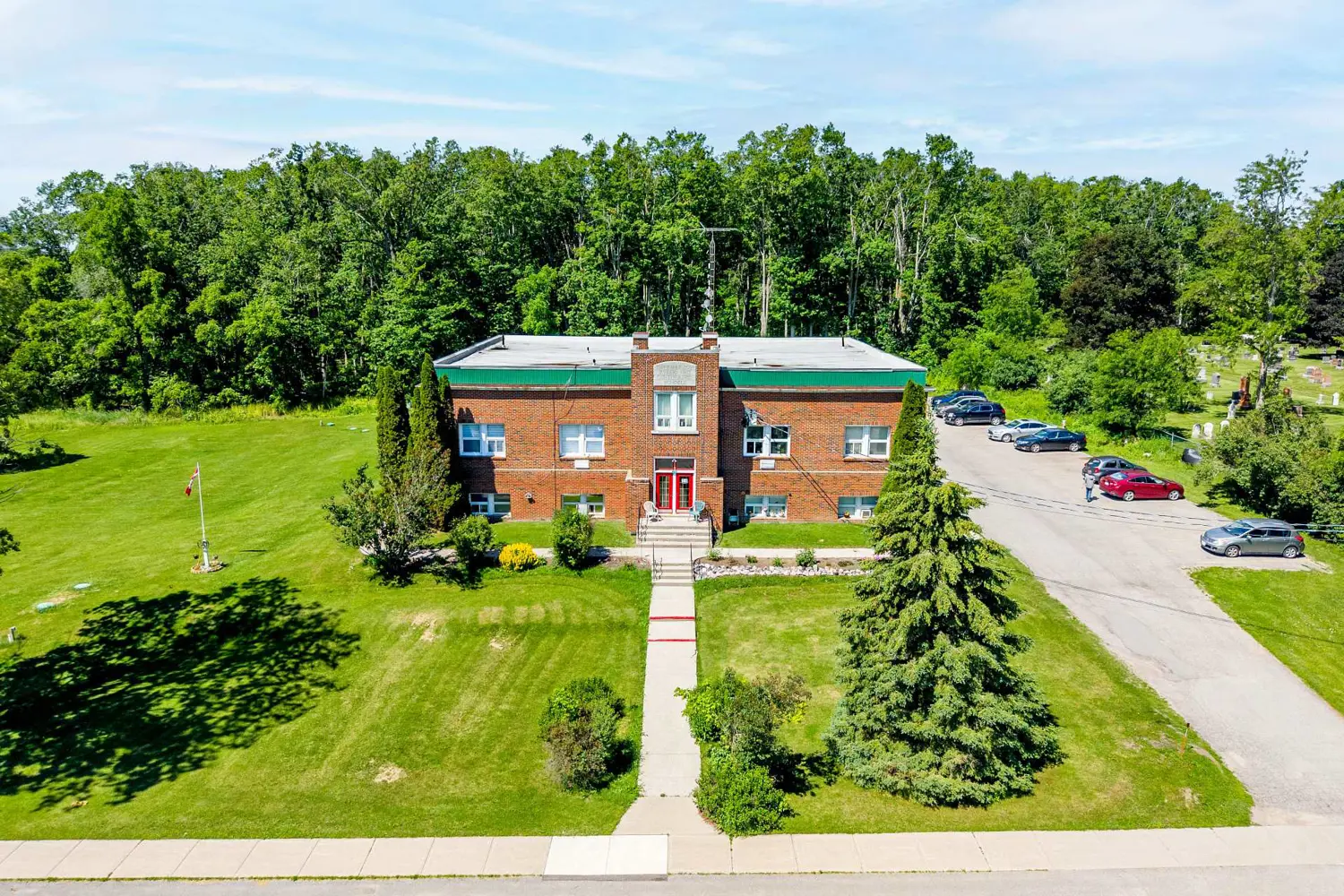 479 Eldon Road photo 3