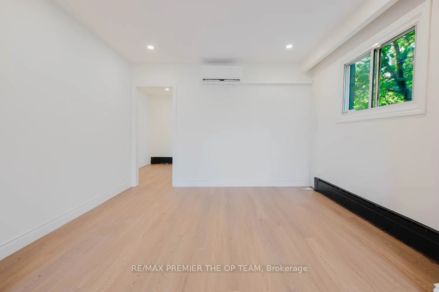 299 Quebec Avenue photo 5