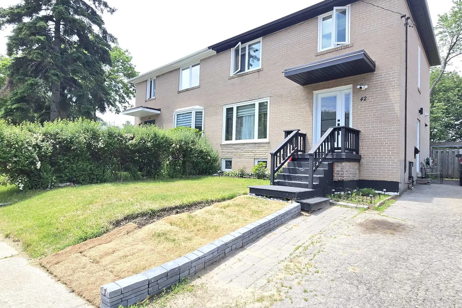 42 Pixley Crescent