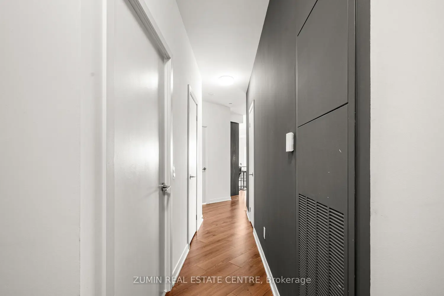 405 Dundas Street 526 photo 3