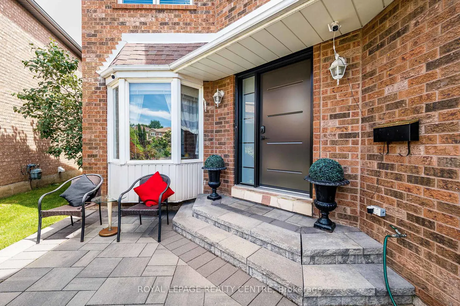 3211 Dovetail Mews photo 2