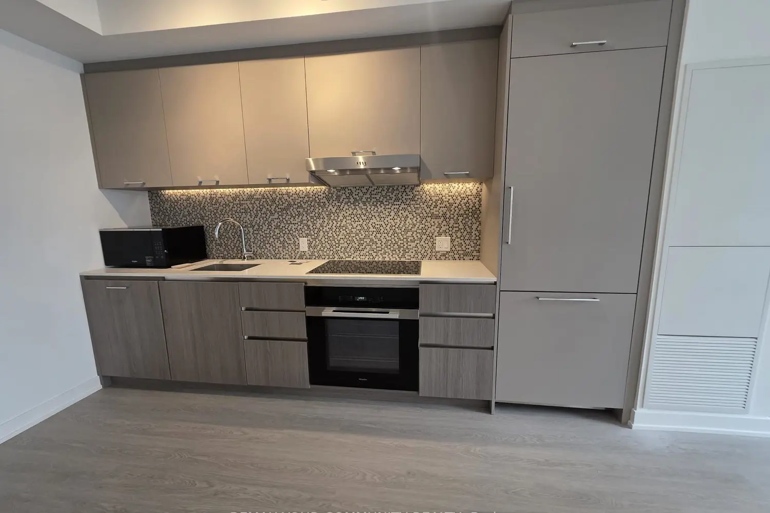 8188 Yonge Street 302 photo 3