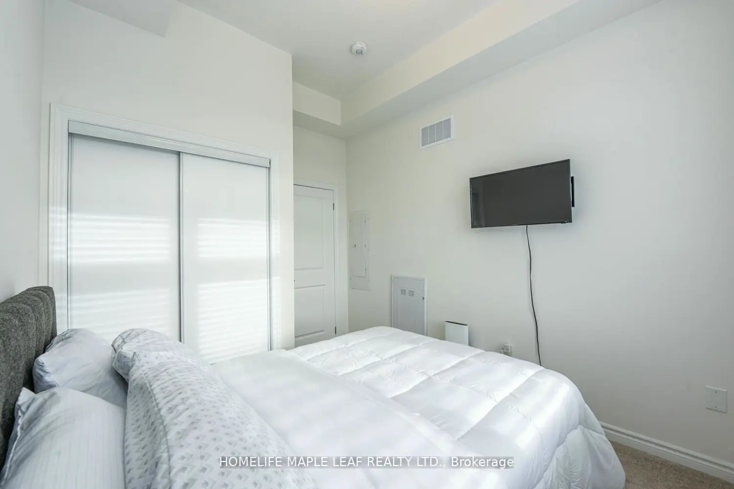 30 Halliford Place 215 photo 4