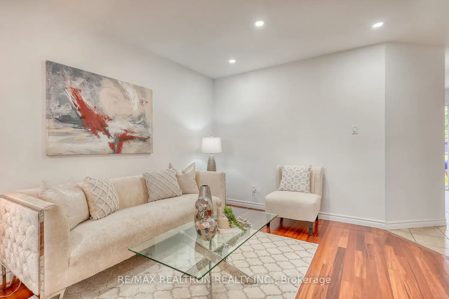 42 Mccullock Crescent photo 5