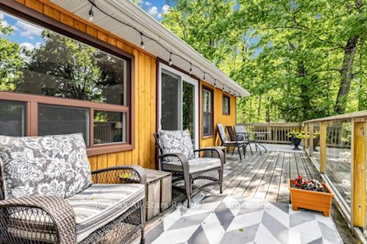286 Edwina Drive photo 4