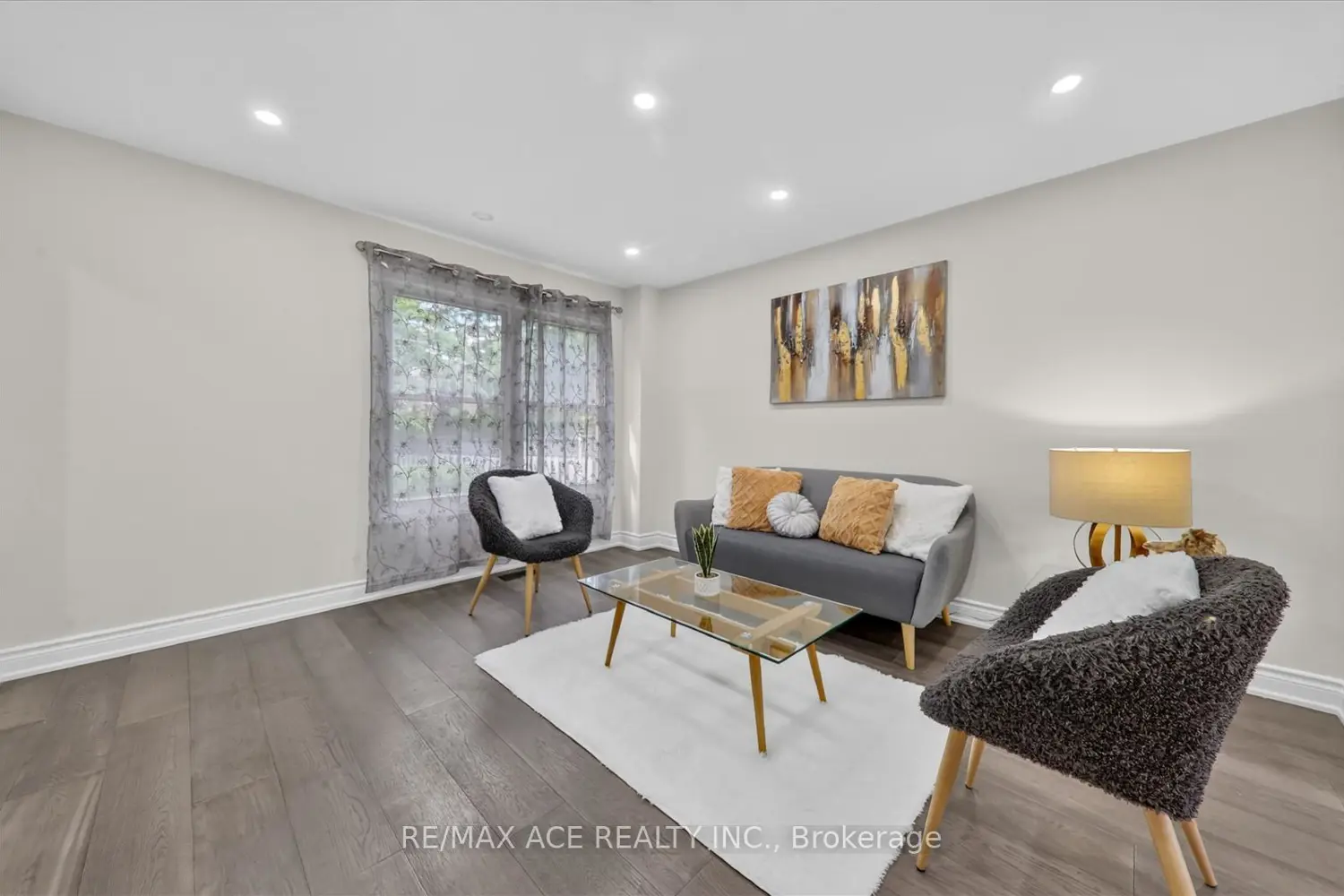 4 Beaumont Drive photo 3