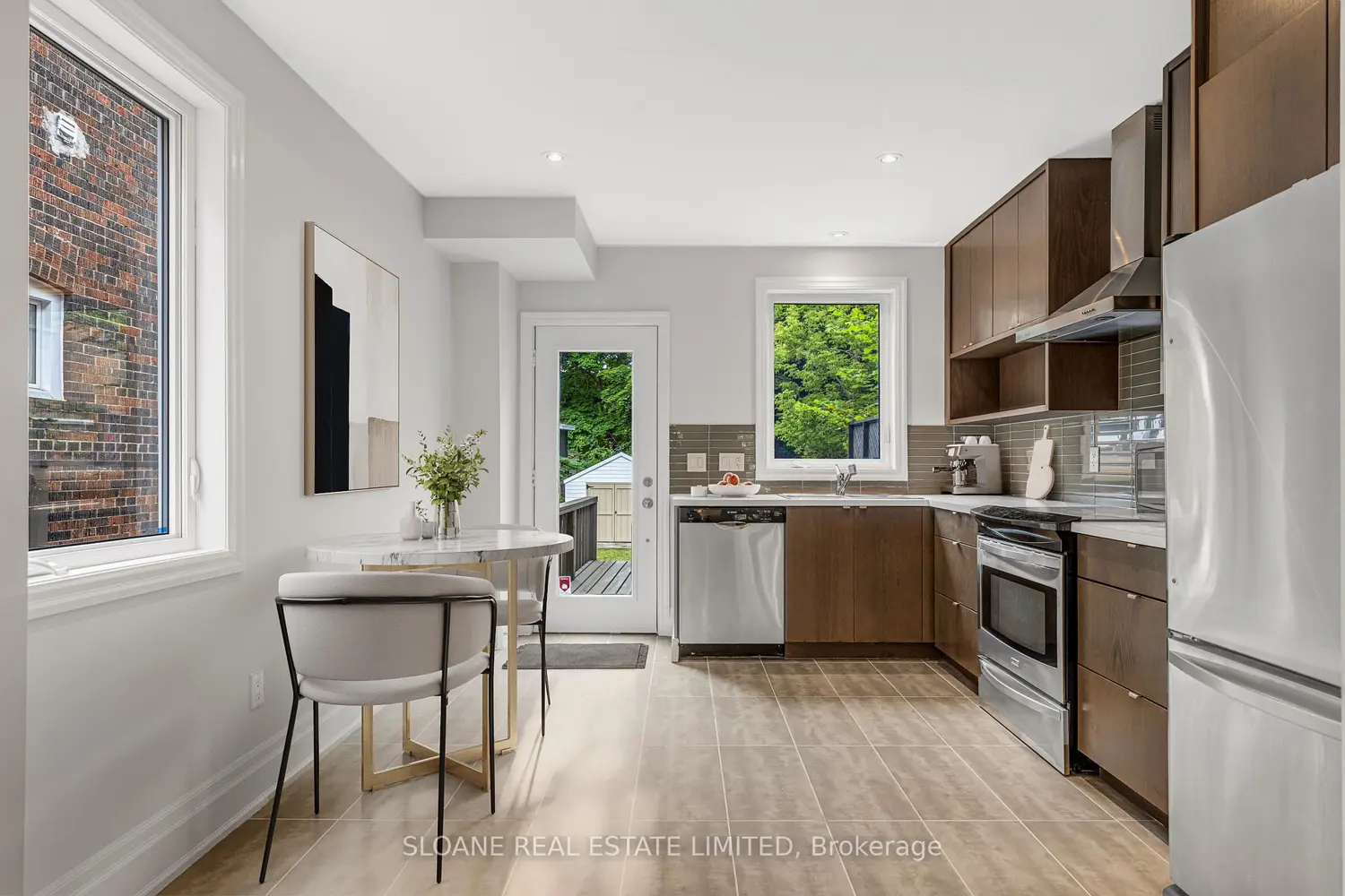 271 St Clair Avenue photo 4