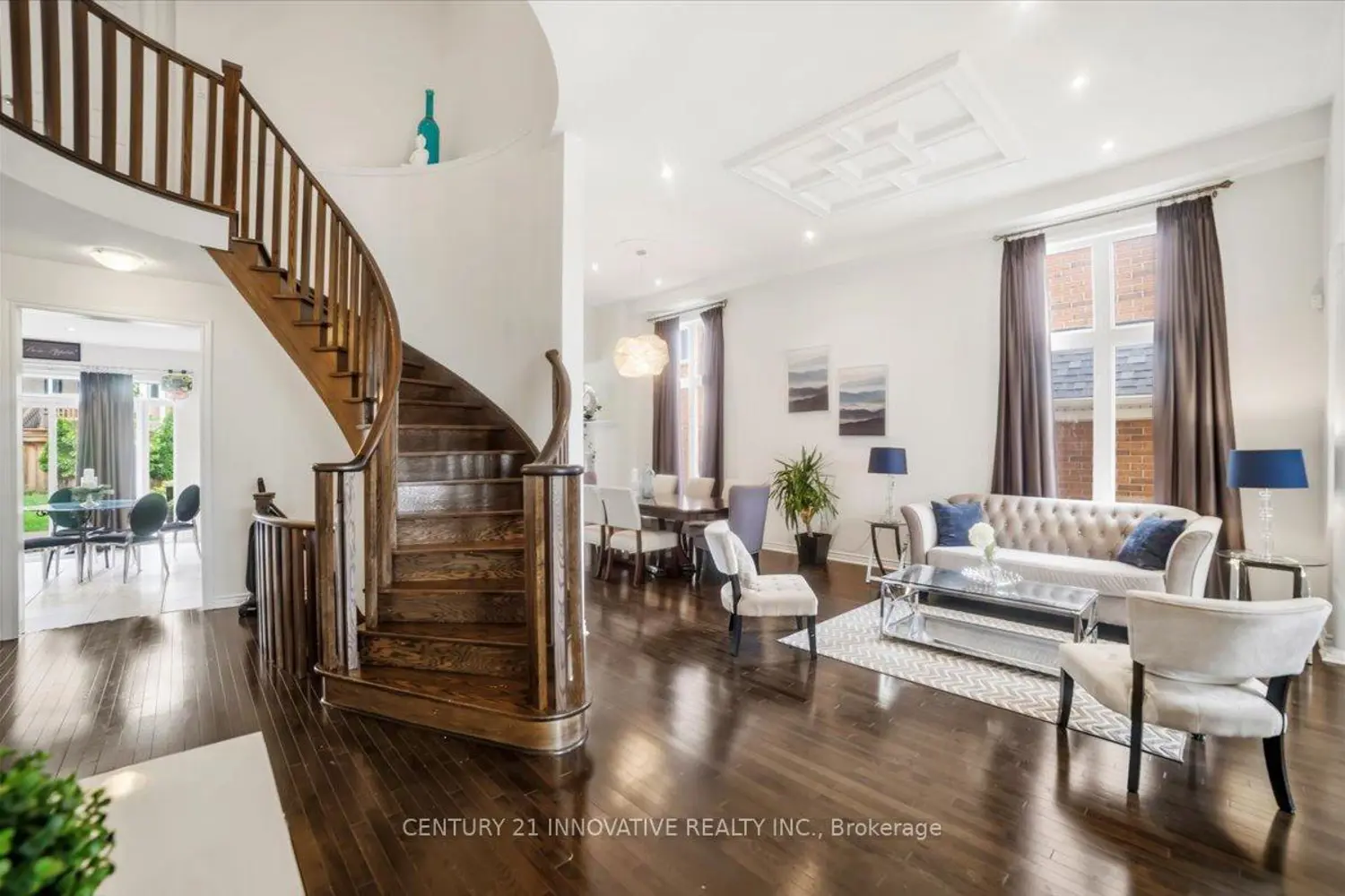 13 Royal West Drive photo 4