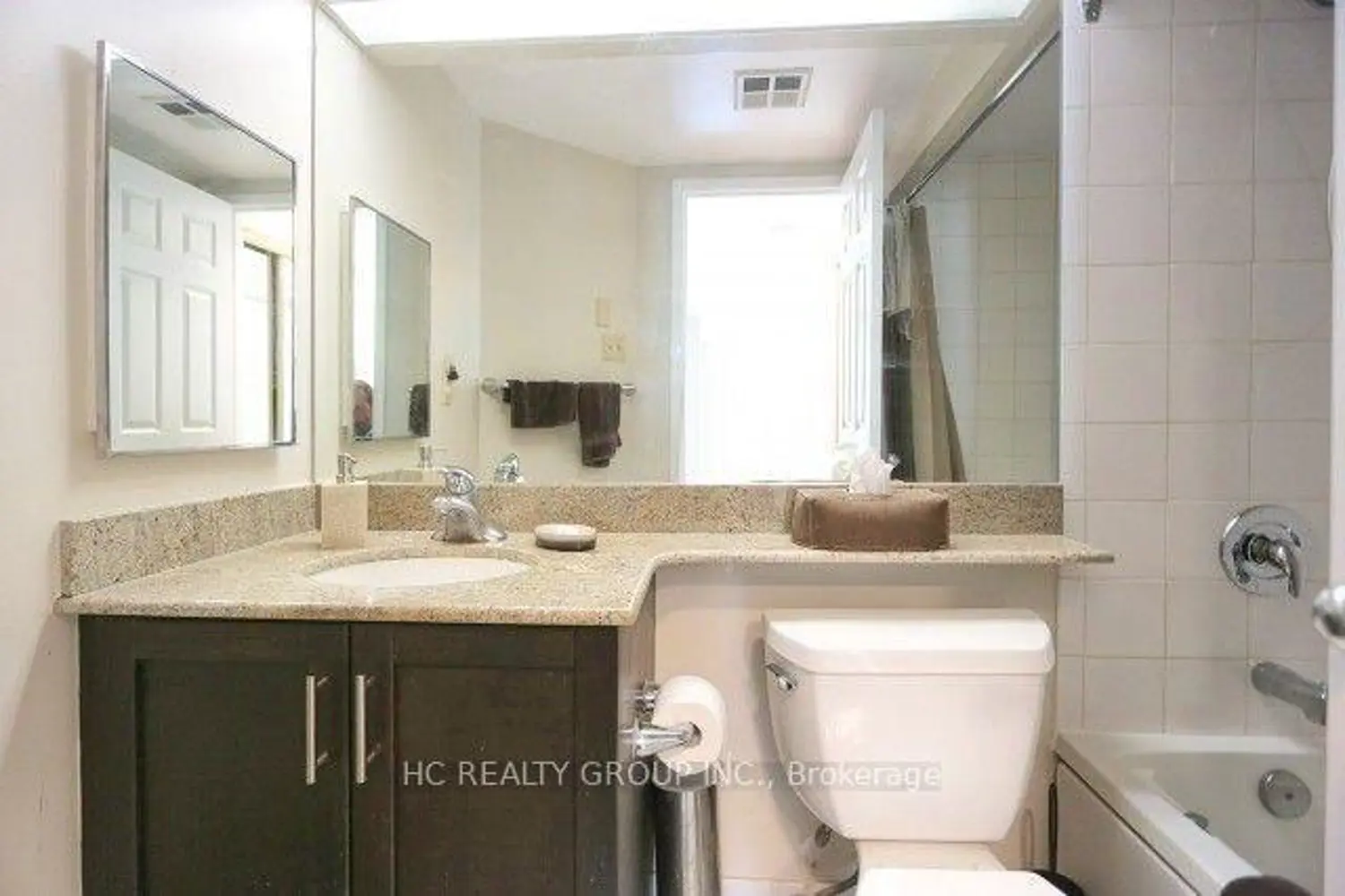 99 Harbour Square 3902 photo 5
