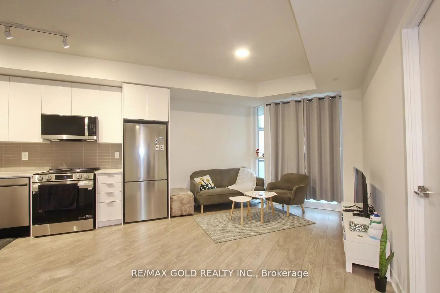 225 Malta Avenue 1401 photo 2