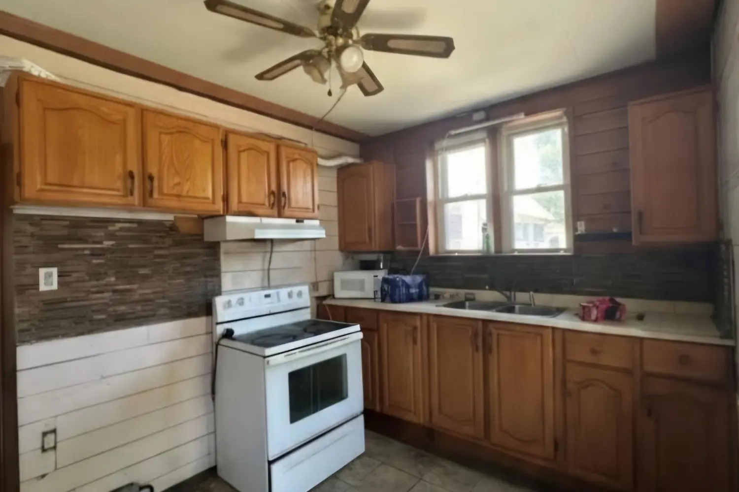 536 Queensdale Avenue photo 5