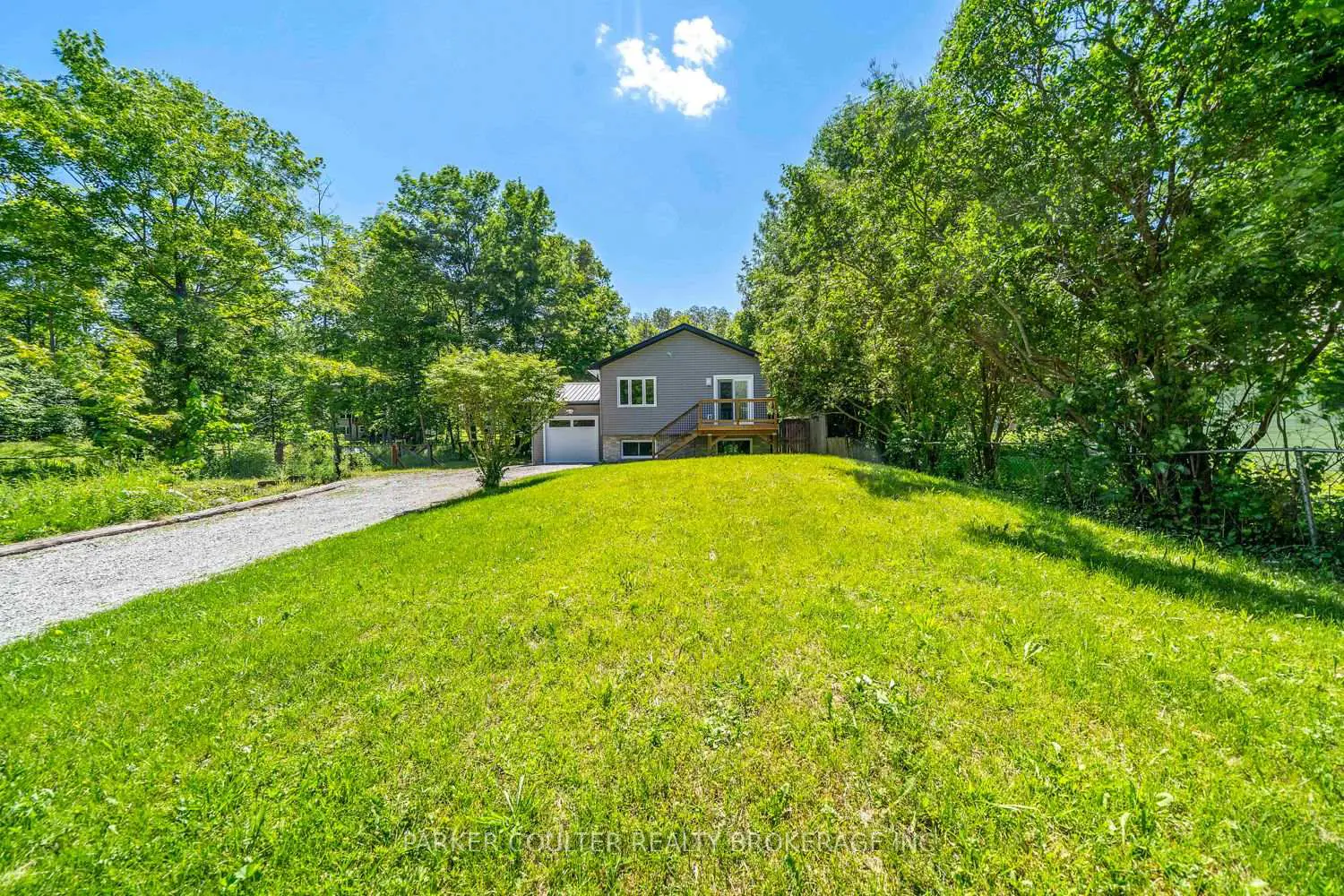 82 Mcarthur Drive photo 2