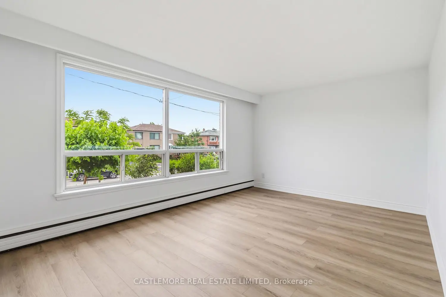 9 Allenby Avenue photo 4