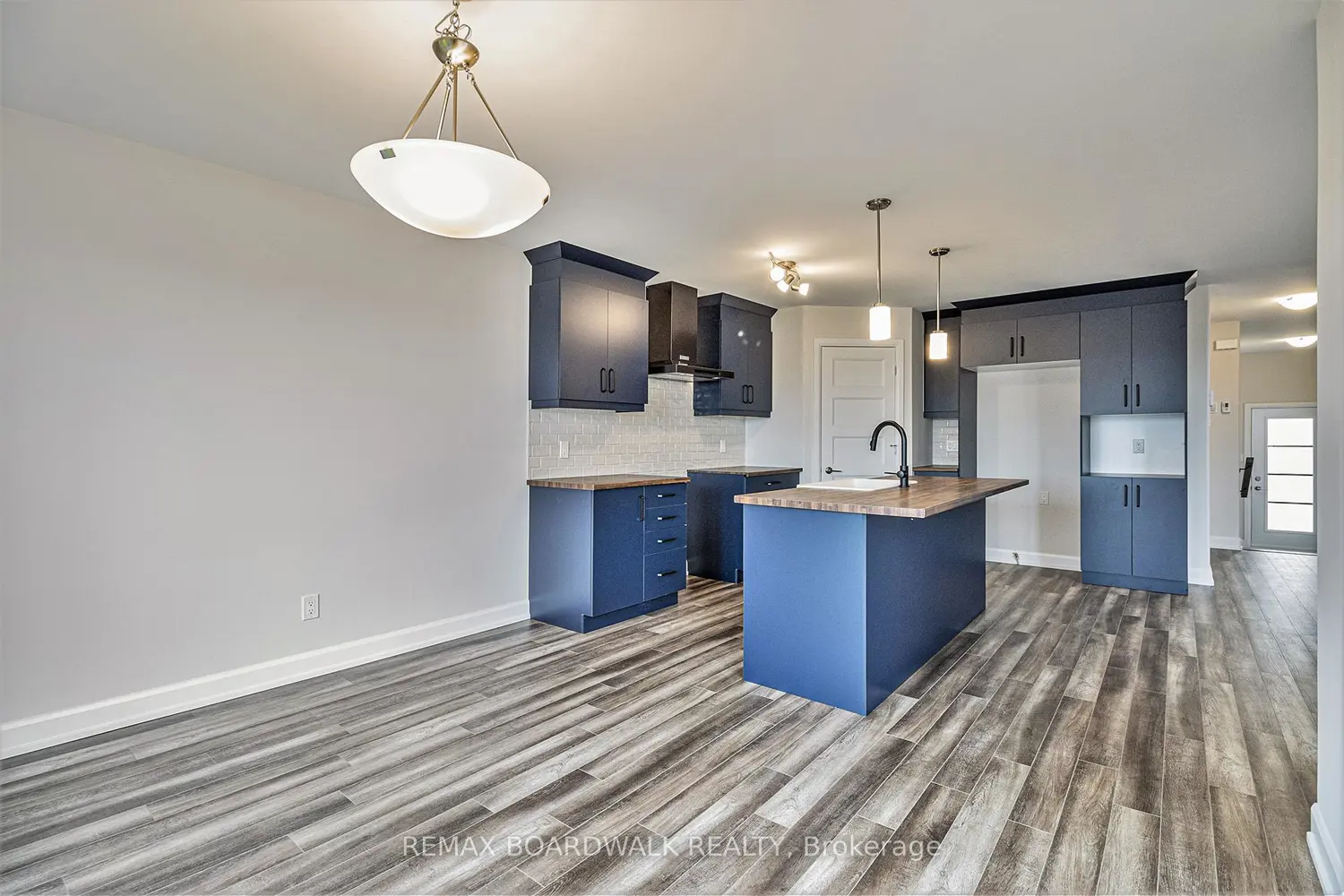 1141 Montblanc Crescent photo 4