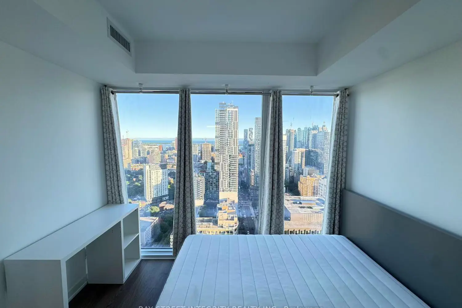 319 Jarvis Street 3801 photo 4