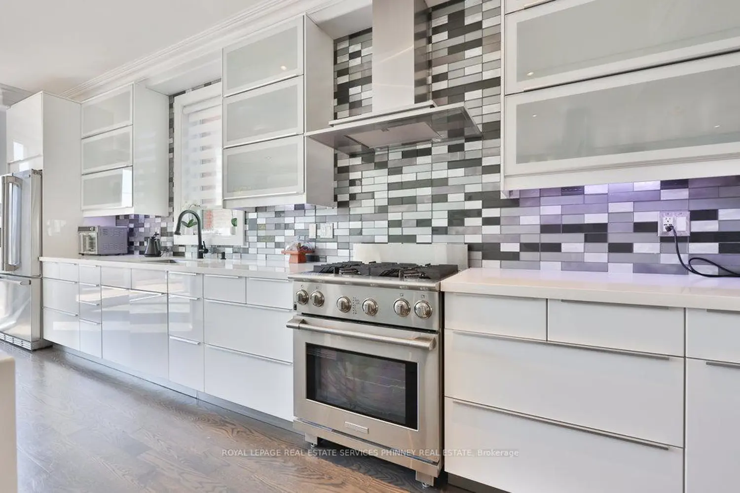 880 6Th Street photo 5