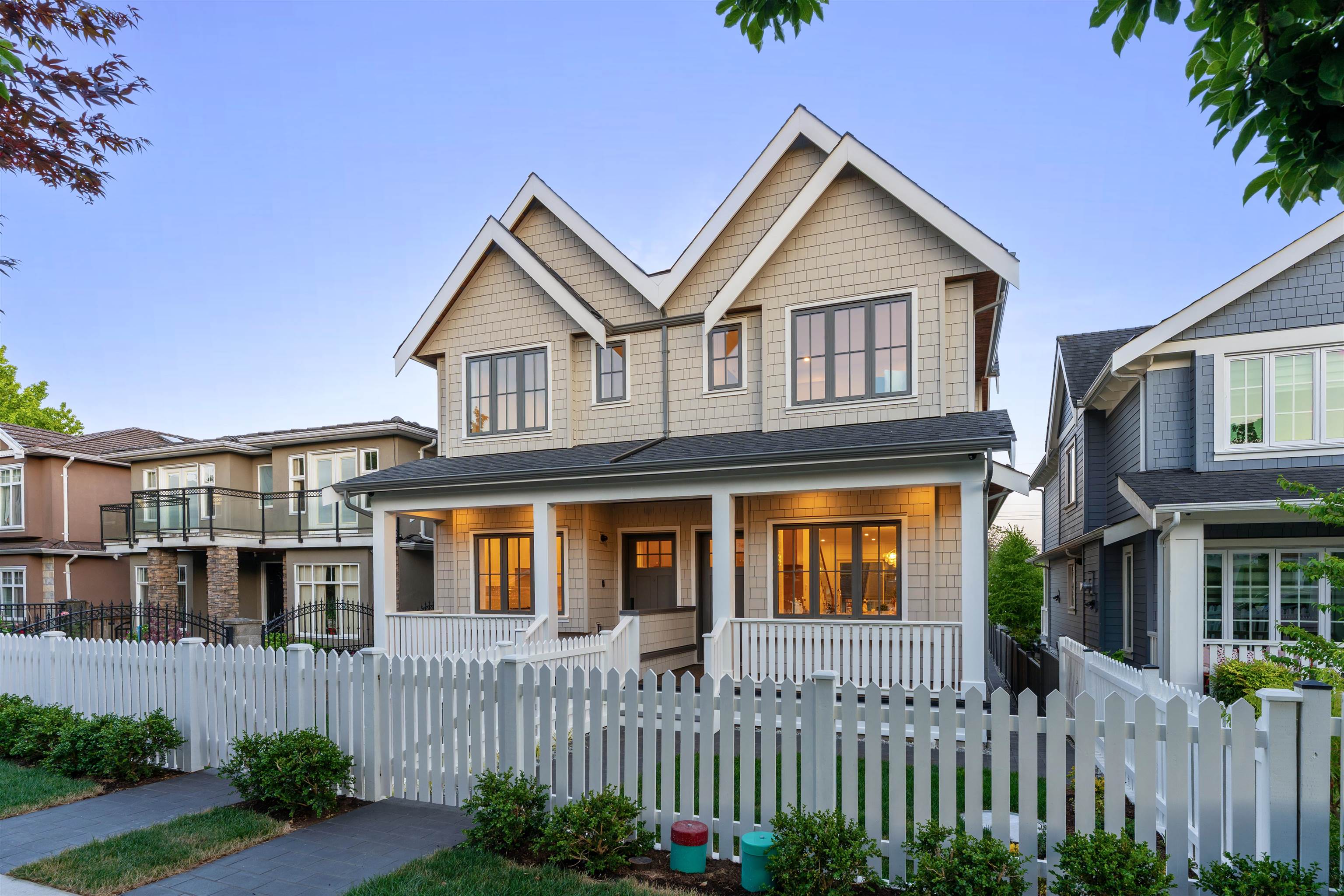 2578 4th Avenue E, Vancouver, BC, V5M 1K3