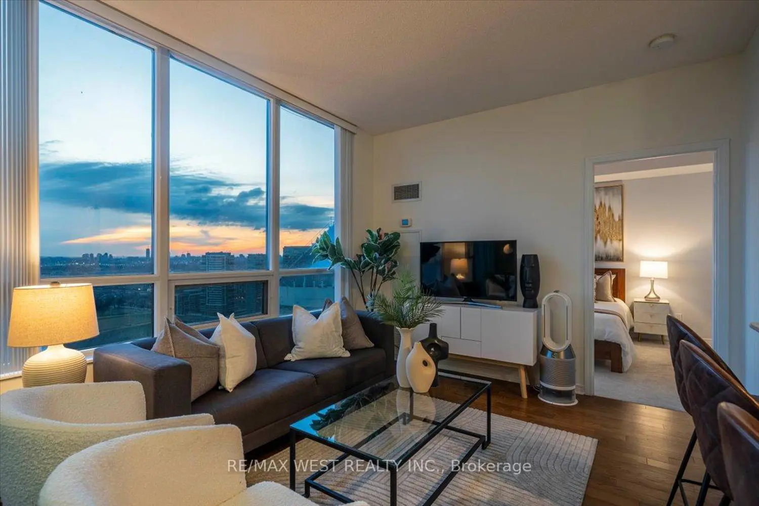 2240 Lake Shore Boulevard 3302