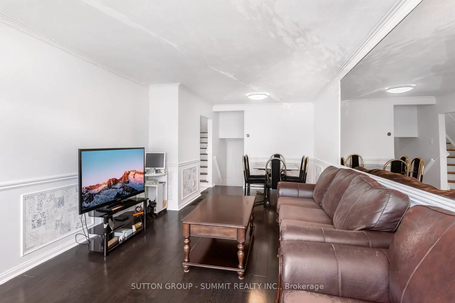 109 Elnathan Crescent photo 5