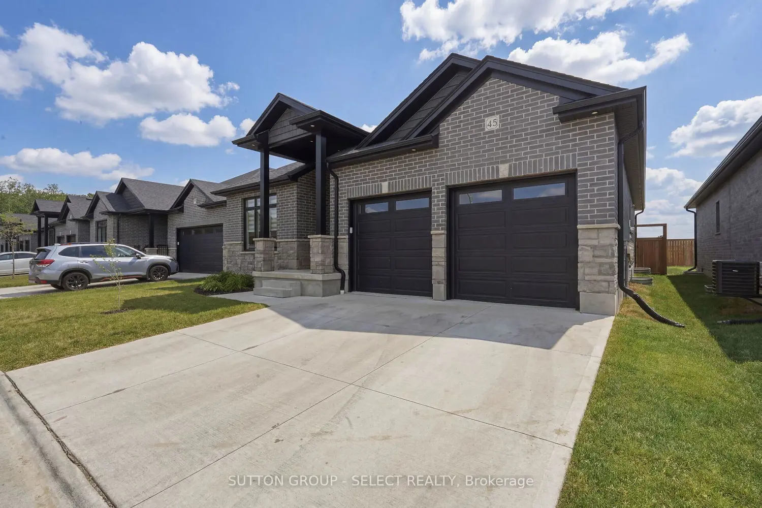 383 Daventry Way 45 photo 3