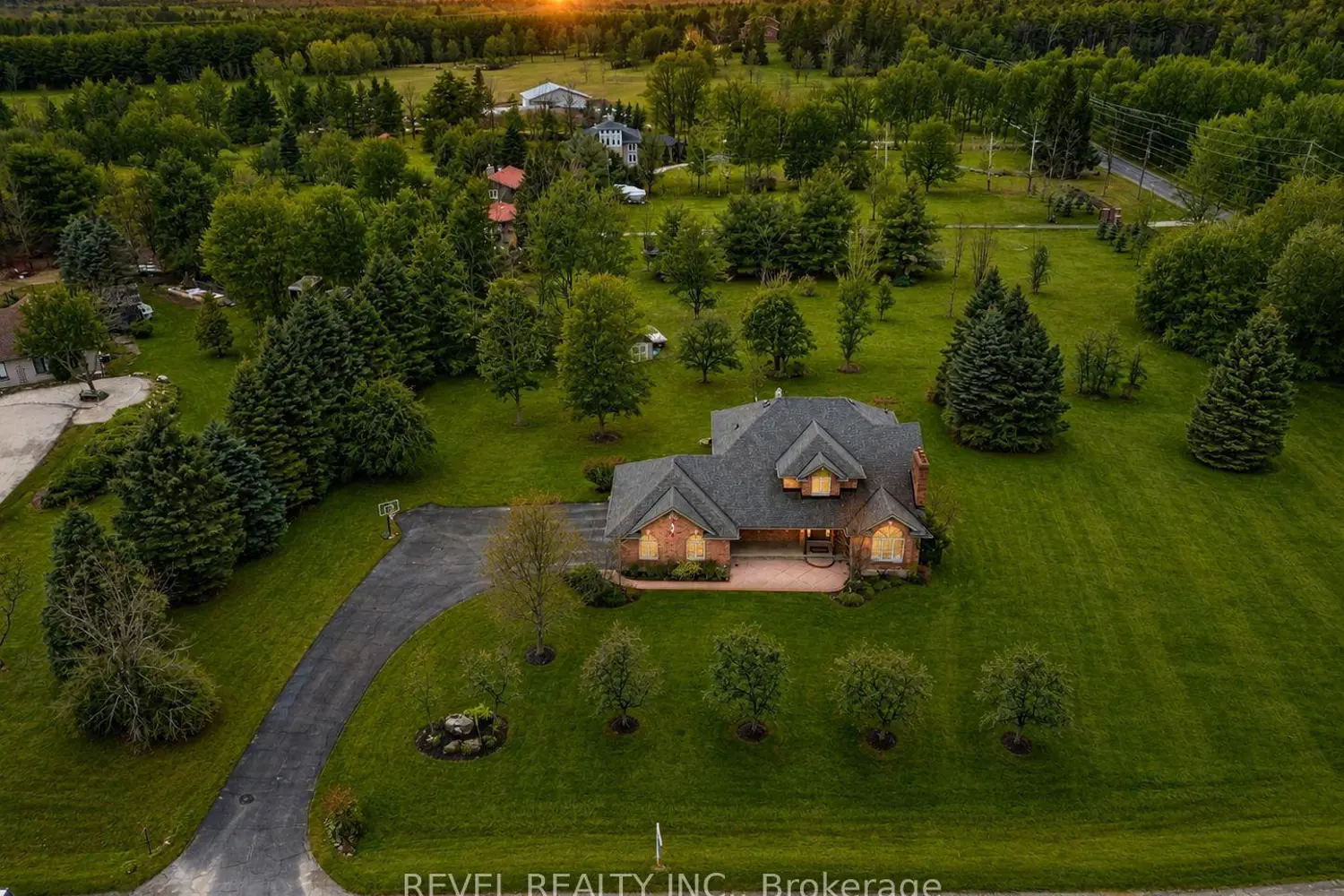 2255 Mohawk Trail