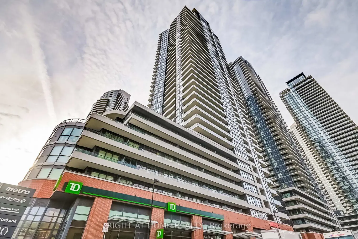 2212 Lake Shore Boulevard 2710